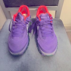 Women’s Nike gym shoe